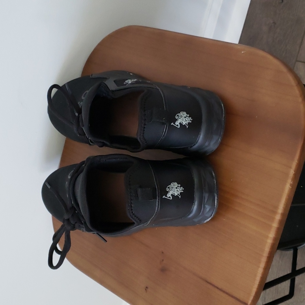 Women - Picture 2 of 3